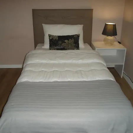 Away From Alloggio in famiglia