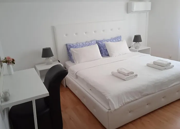 Away From Σκόπια