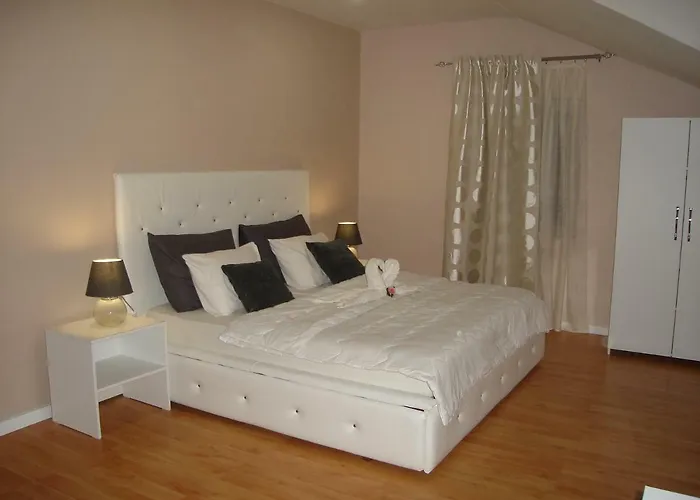 Δωμάτια σε οικογενειακή κατοικία Away From